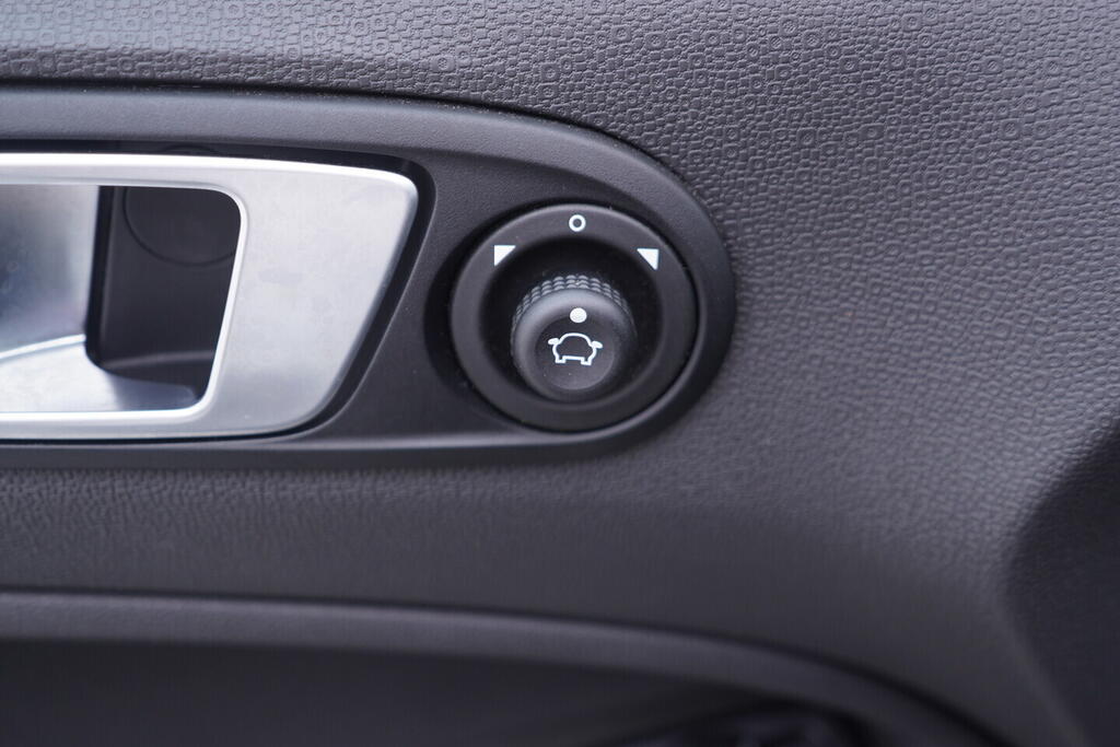 OV190V09709_21.webp_ECOSPORT Titanium 1.0  92 kW manuál