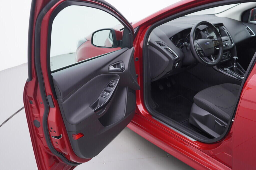 OV190V09711_18.webp_FOCUS ST-line Titanium 1.5  110 kW manuál