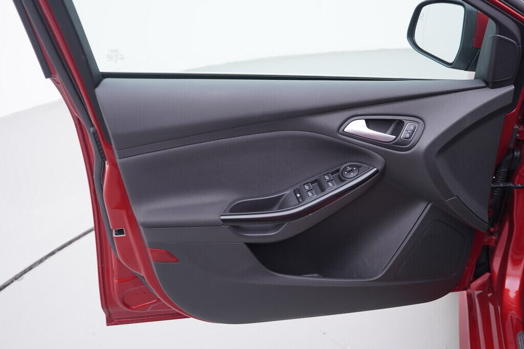 OV190V09711_19.webp_FOCUS ST-line Titanium 1.5  110 kW manuál