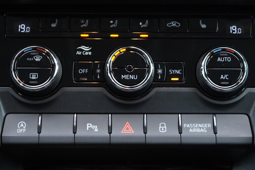 OV190V09725_33.webp_KAROQ Style 1.6 TDI 85 kW manuál, DPH