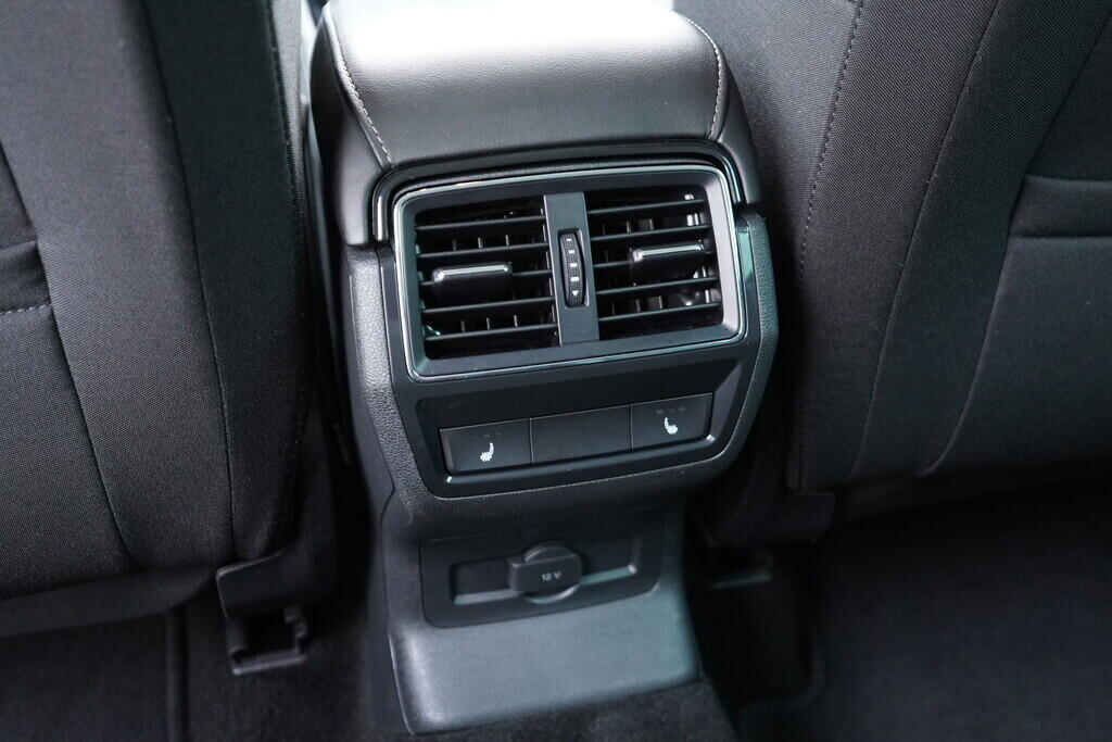 OV190V09725_37.webp_KAROQ Style 1.6 TDI 85 kW manuál, DPH