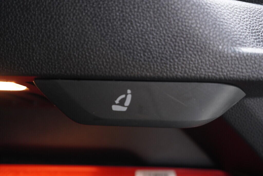 OV190V09725_40.webp_KAROQ Style 1.6 TDI 85 kW manuál, DPH