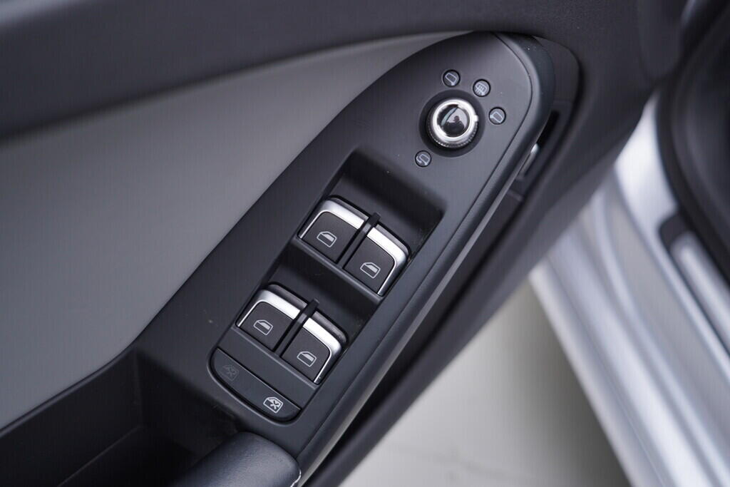 OV190V09728_20.webp_A4 AVANT S-line 3.0 TDI 180 kW manuál, DPH