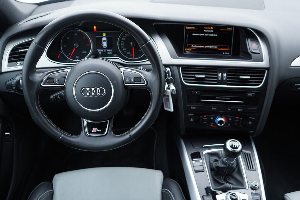 OV190V09728_27.webp_A4 AVANT S-line 3.0 TDI 180 kW manuál, DPH