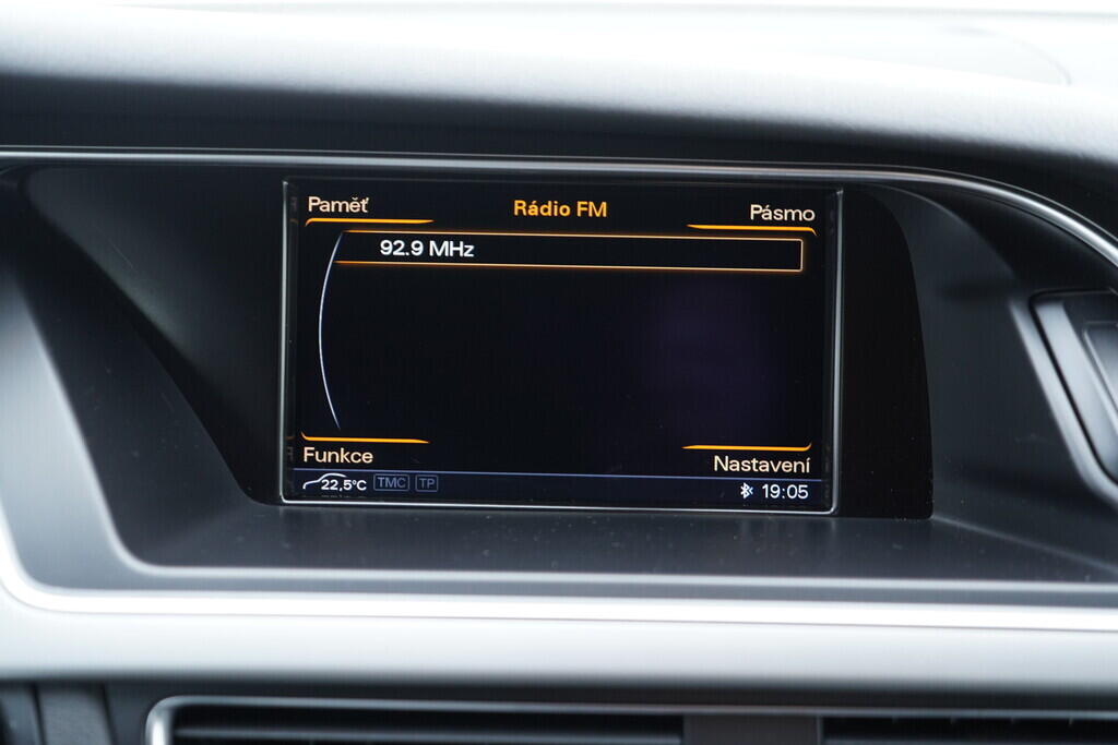 OV190V09728_30.webp_A4 AVANT S-line 3.0 TDI 180 kW manuál, DPH