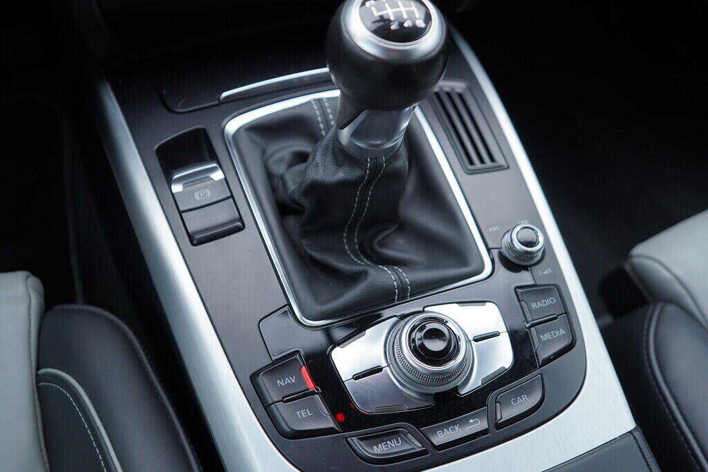 OV190V09728_33.webp_A4 AVANT S-line 3.0 TDI 180 kW manuál, DPH