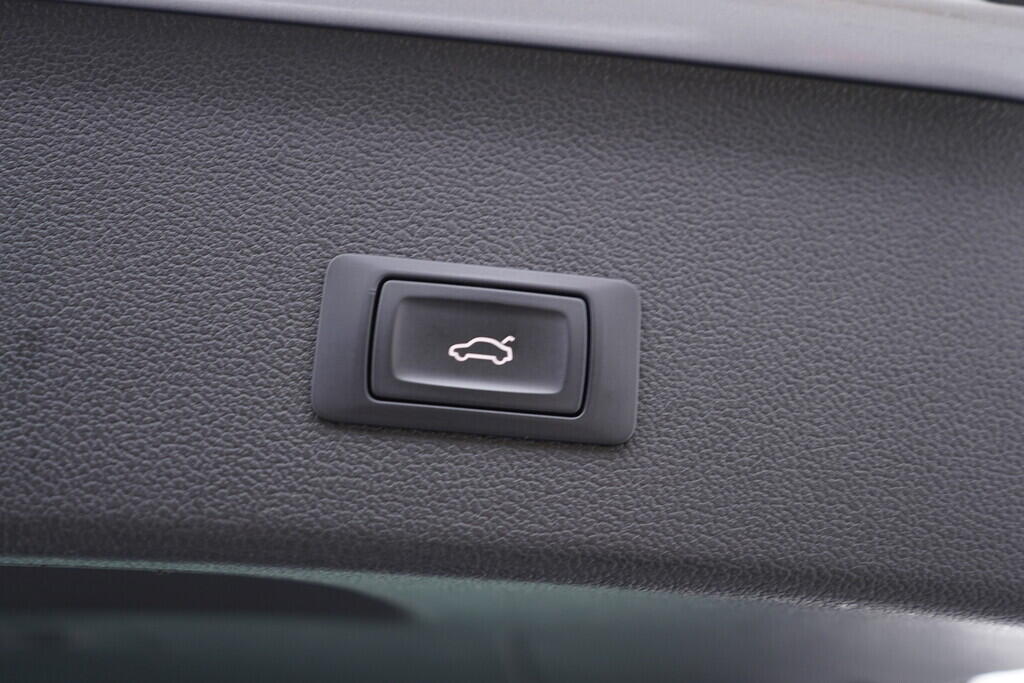 OV190V09728_38.webp_A4 AVANT S-line 3.0 TDI 180 kW manuál, DPH