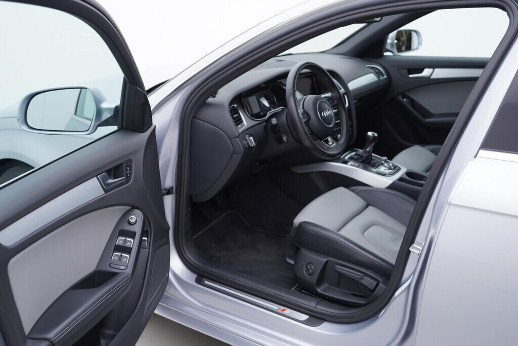 OV190V09728_42.webp_A4 AVANT S-line 3.0 TDI 180 kW manuál, DPH