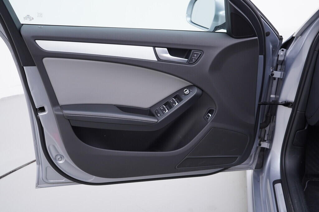 OV190V09728_43.webp_A4 AVANT S-line 3.0 TDI 180 kW manuál, DPH