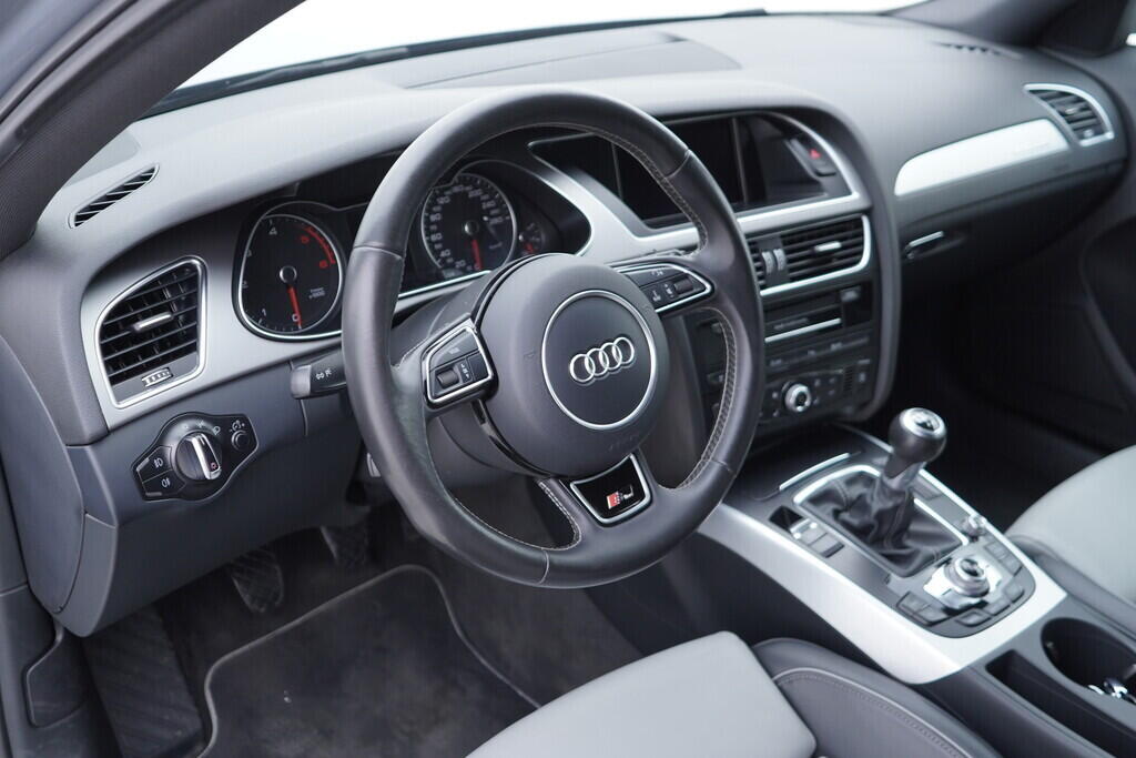 OV190V09728_47.webp_A4 AVANT S-line 3.0 TDI 180 kW manuál, DPH