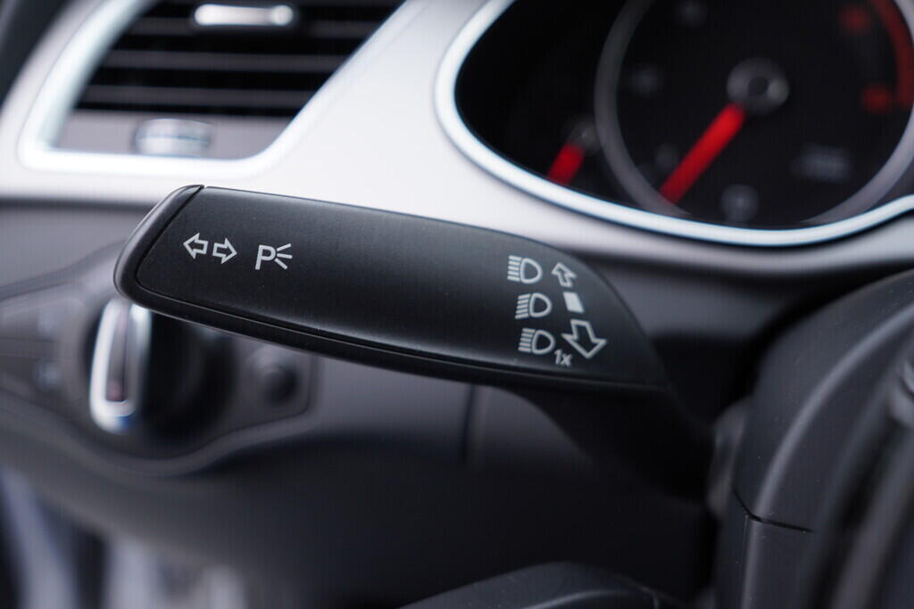 OV190V09728_49.webp_A4 AVANT S-line 3.0 TDI 180 kW manuál, DPH