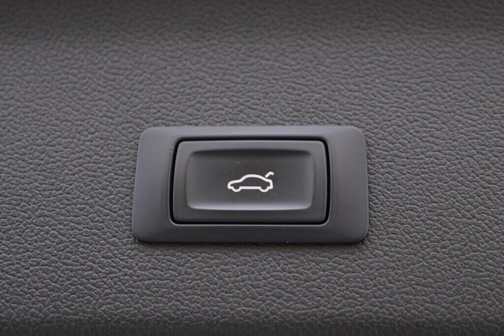 OV190V09728_62.webp_A4 AVANT S-line 3.0 TDI 180 kW manuál, DPH