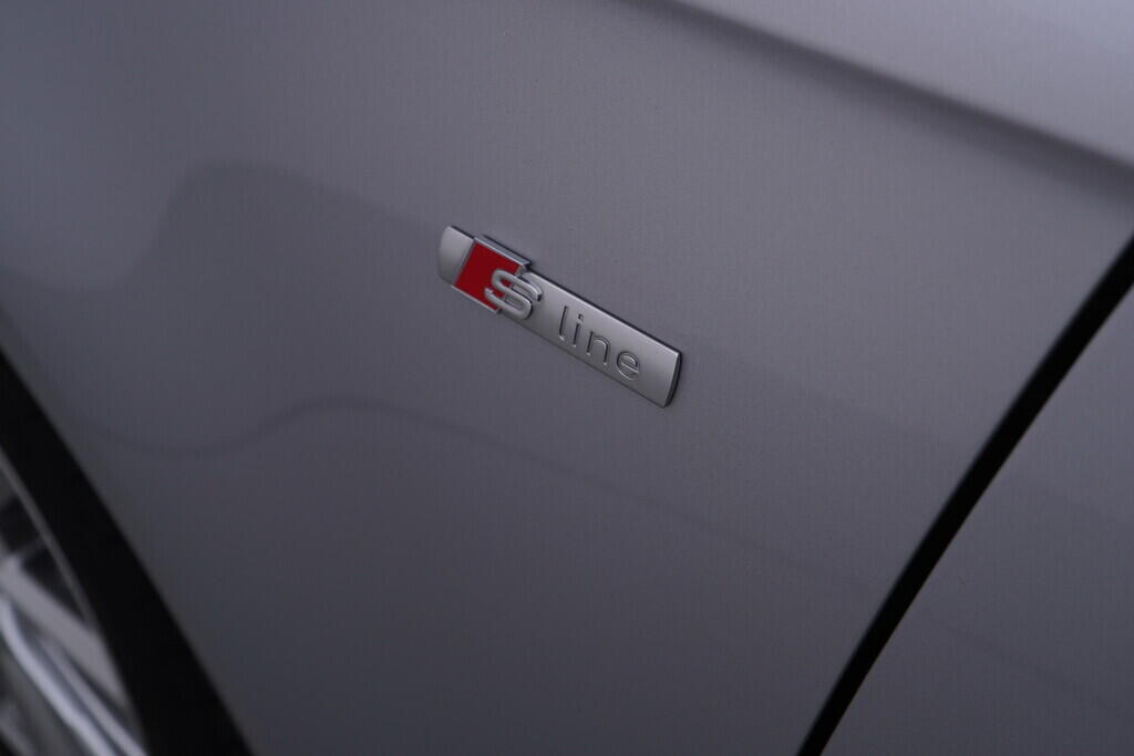 OV190V09728_65.webp_A4 AVANT S-line 3.0 TDI 180 kW manuál, DPH