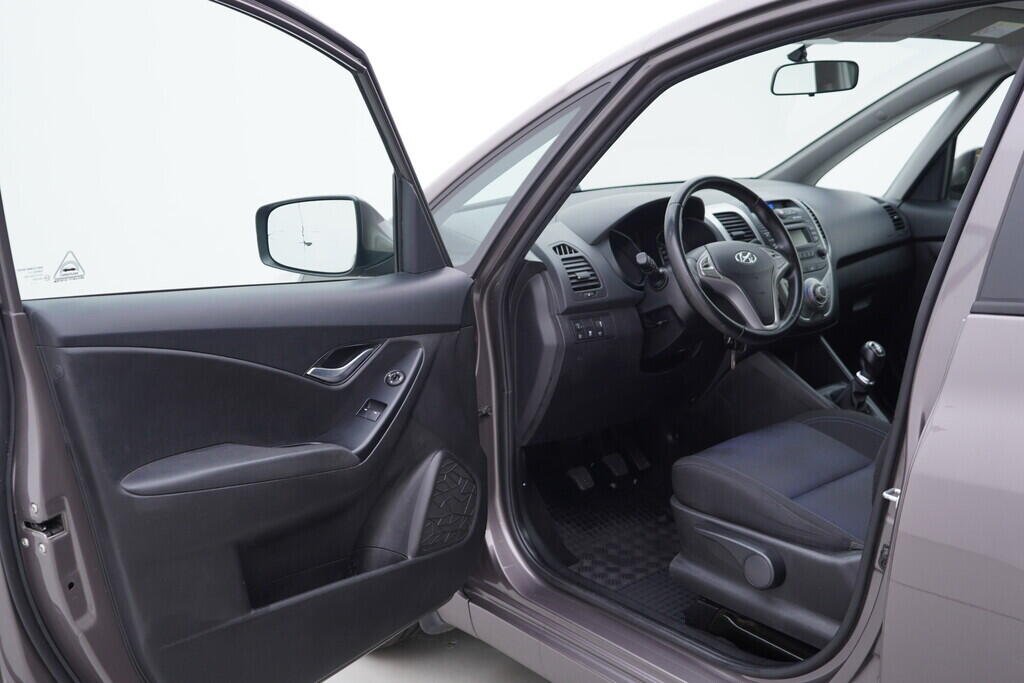 OV190V09734_18.webp_IX20  1.4  66 kW manuál