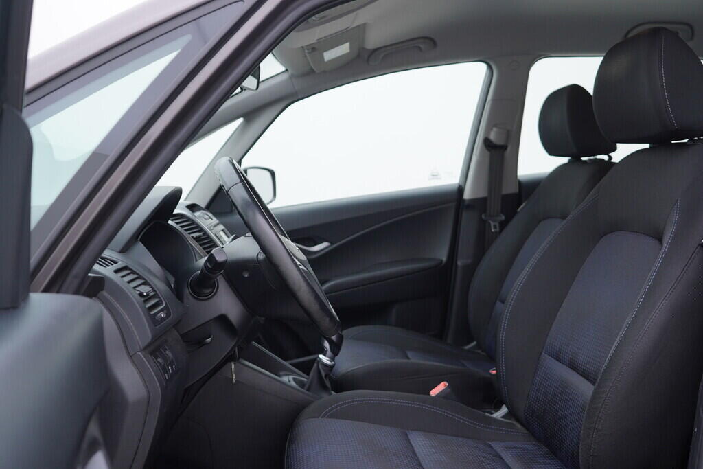 OV190V09734_22.webp_IX20  1.4  66 kW manuál