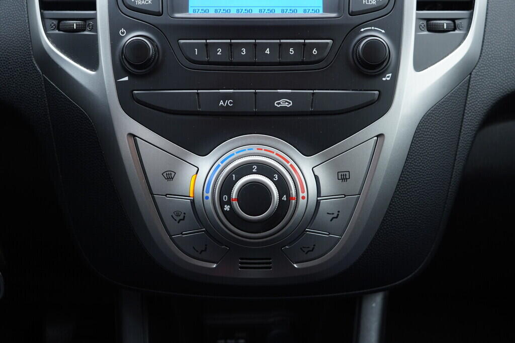 OV190V09734_28.webp_IX20  1.4  66 kW manuál