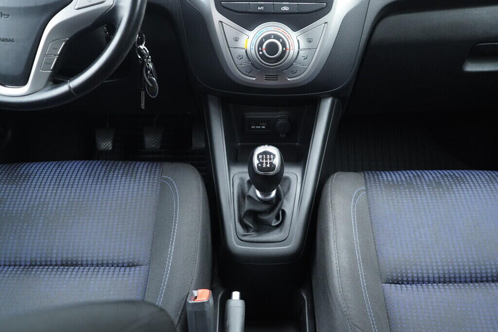 OV190V09734_29.webp_IX20  1.4  66 kW manuál