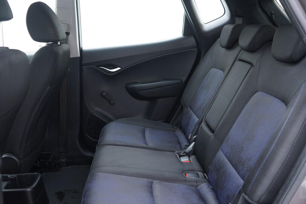 OV190V09734_31.webp_IX20  1.4  66 kW manuál