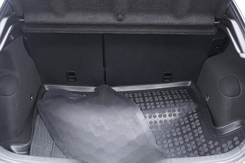 OV190V09735_32.webp_CIVIC TYPE-R 2.0  148 kW manuál