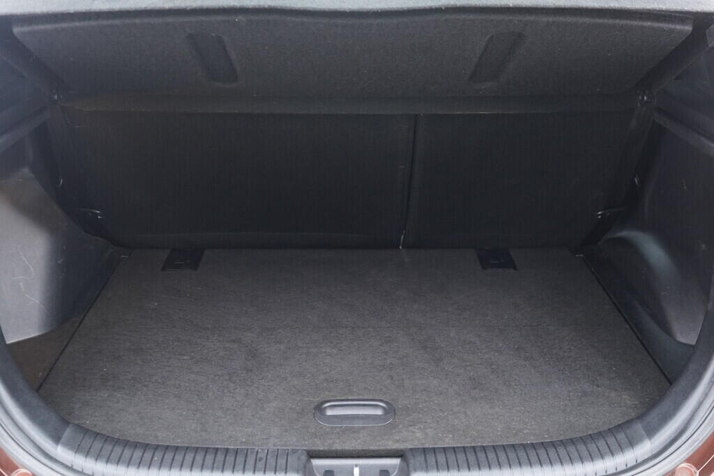 OV190V09738_35.webp_IX20  1.4 16V 66 kW manuál, DPH