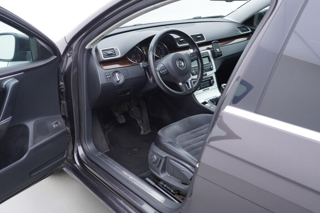 OV190V09739_18.webp_PASSAT variant bluemotion 2.0 TDI 103 kW manuál