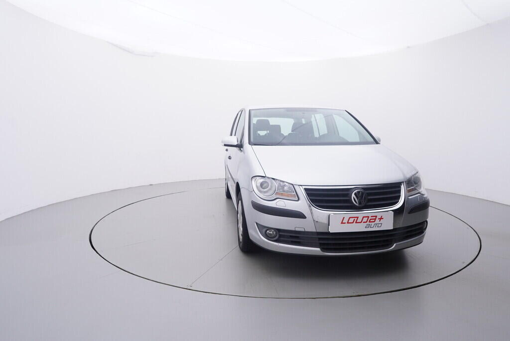 OV190V09755_17.webp_TOURAN  1.9 TDI 77 kW manuál