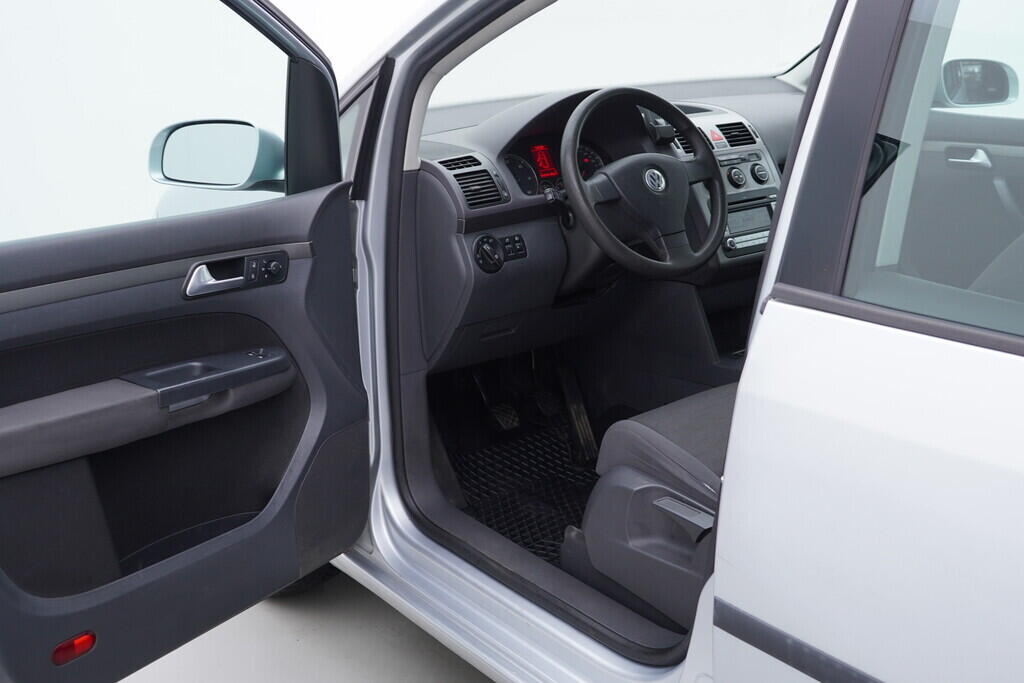 OV190V09755_18.webp_TOURAN  1.9 TDI 77 kW manuál