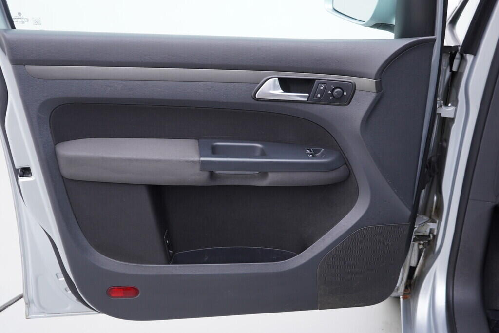 OV190V09755_19.webp_TOURAN  1.9 TDI 77 kW manuál