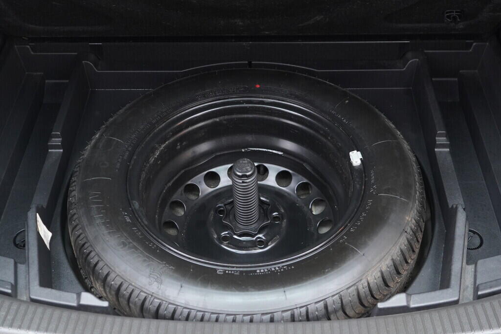 OV190V09755_35.webp_TOURAN  1.9 TDI 77 kW manuál