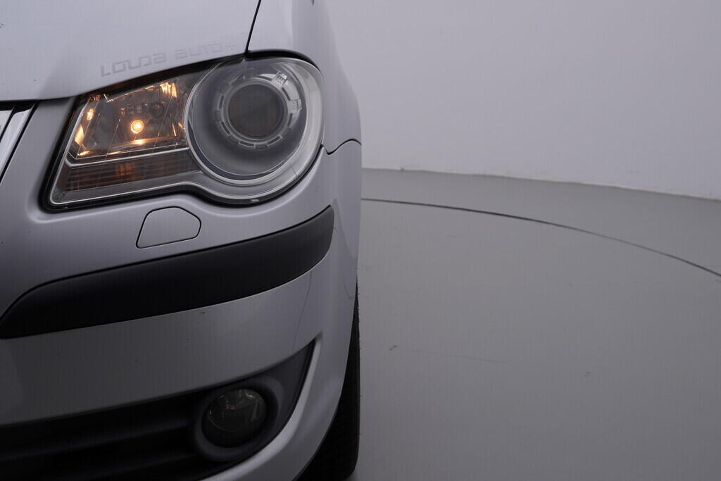 OV190V09755_37.webp_TOURAN  1.9 TDI 77 kW manuál