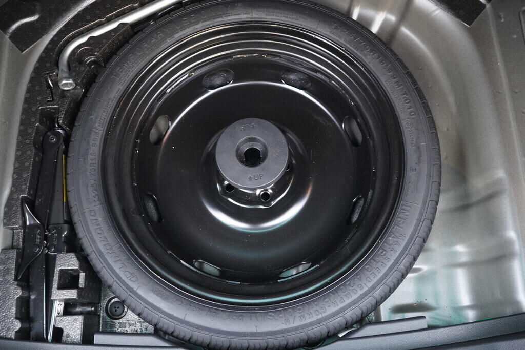 OV190V09756_40.webp_KAROQ Selection 1.5 TSI 110 kW automat, DPH