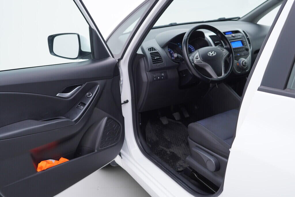 OV190V09758_18.webp_IX20  1.6  91 kW manuál