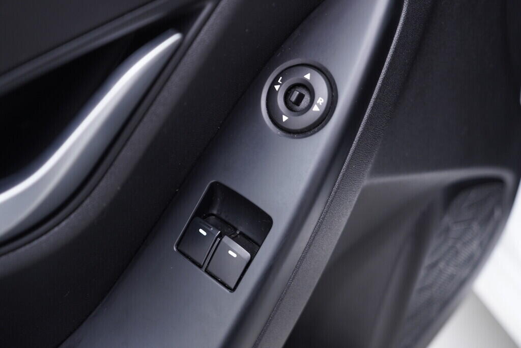 OV190V09758_20.webp_IX20  1.6  91 kW manuál