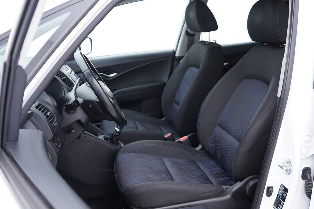 OV190V09758_22.webp_IX20  1.6  91 kW manuál