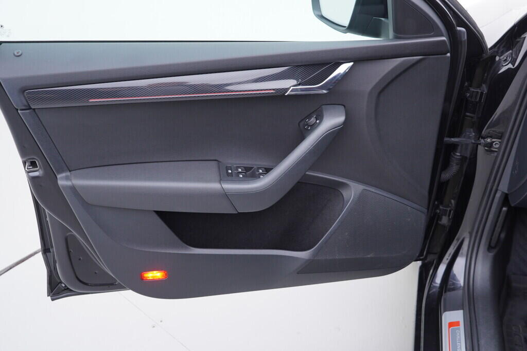 OV190V09761_19.webp_OCTAVIA RS 2.0 CUN 621173 135 kW automat, DPH