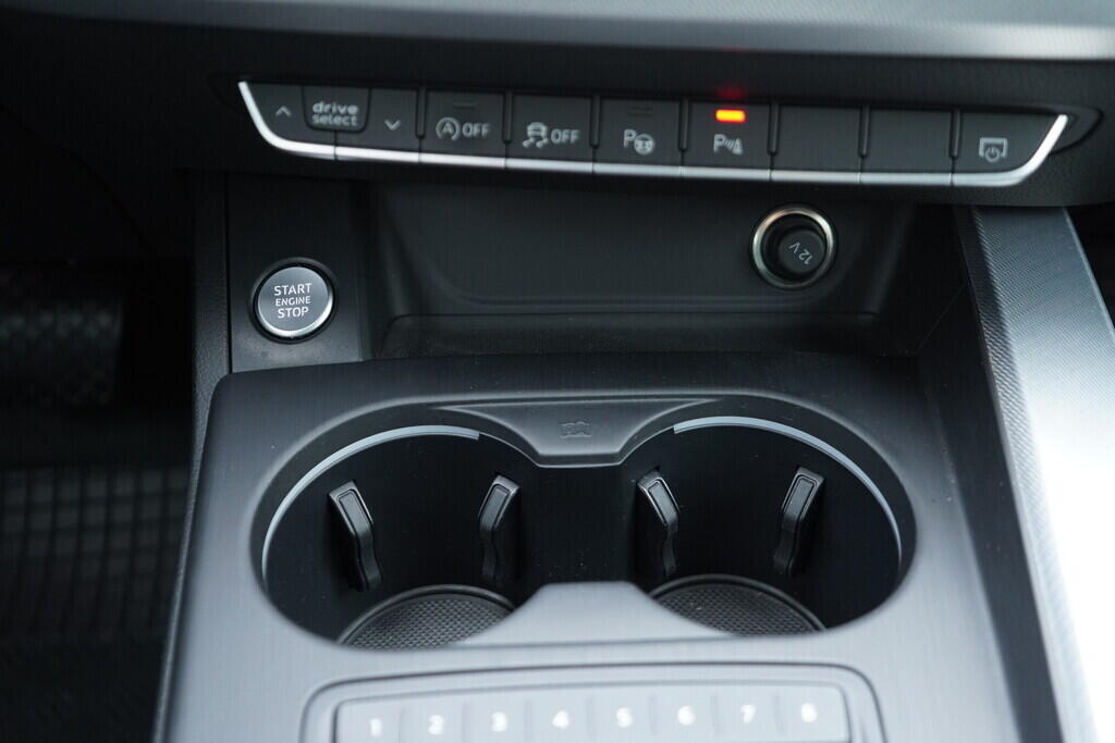 OV190V09763_33.webp_A4 S-line 3.0 083690 200 kW automat