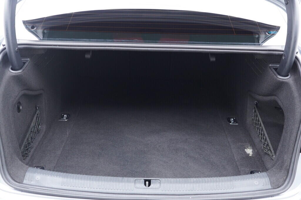 OV190V09763_39.webp_A4 S-line 3.0 083690 200 kW automat