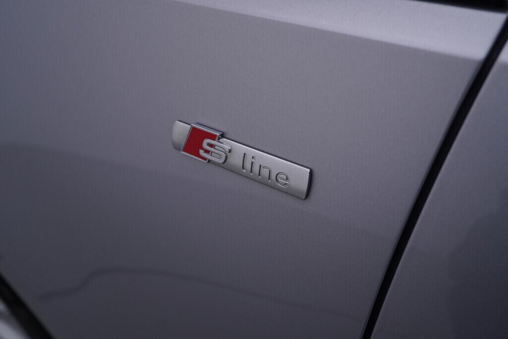 OV190V09763_42.webp_A4 S-line 3.0 083690 200 kW automat