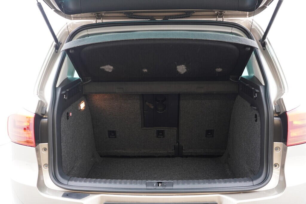 OV190V09764_35.webp_TIGUAN  2.0  110 kW manuál