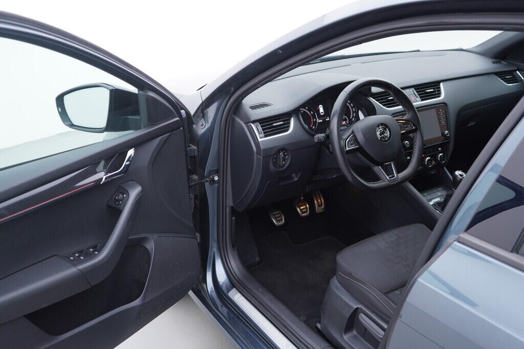 OV190V09766_18.webp_OCTAVIA RS 2.0 TSI 169 kW manuál