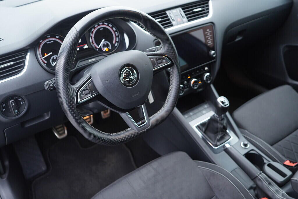 OV190V09766_21.webp_OCTAVIA RS 2.0 TSI 169 kW manuál