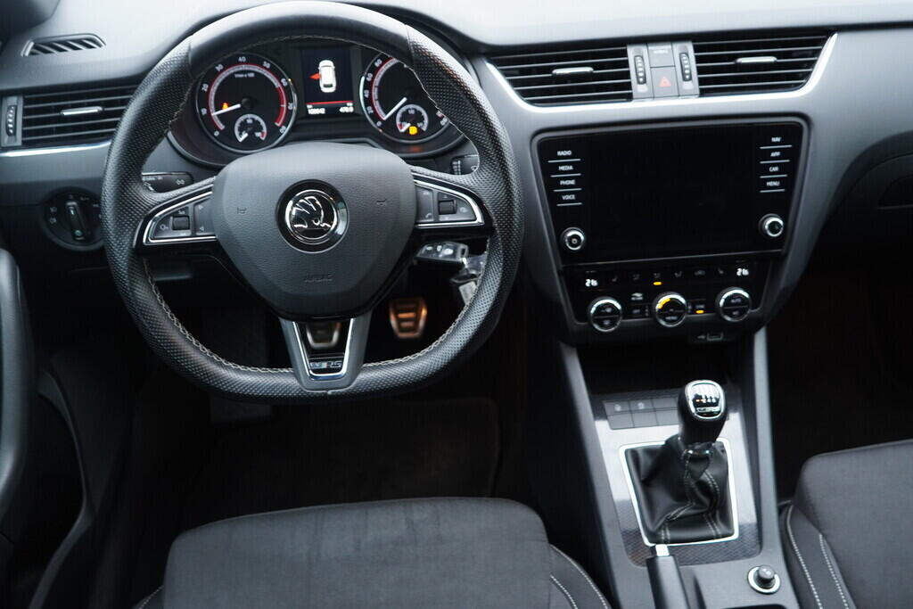 OV190V09766_27.webp_OCTAVIA RS 2.0 TSI 169 kW manuál