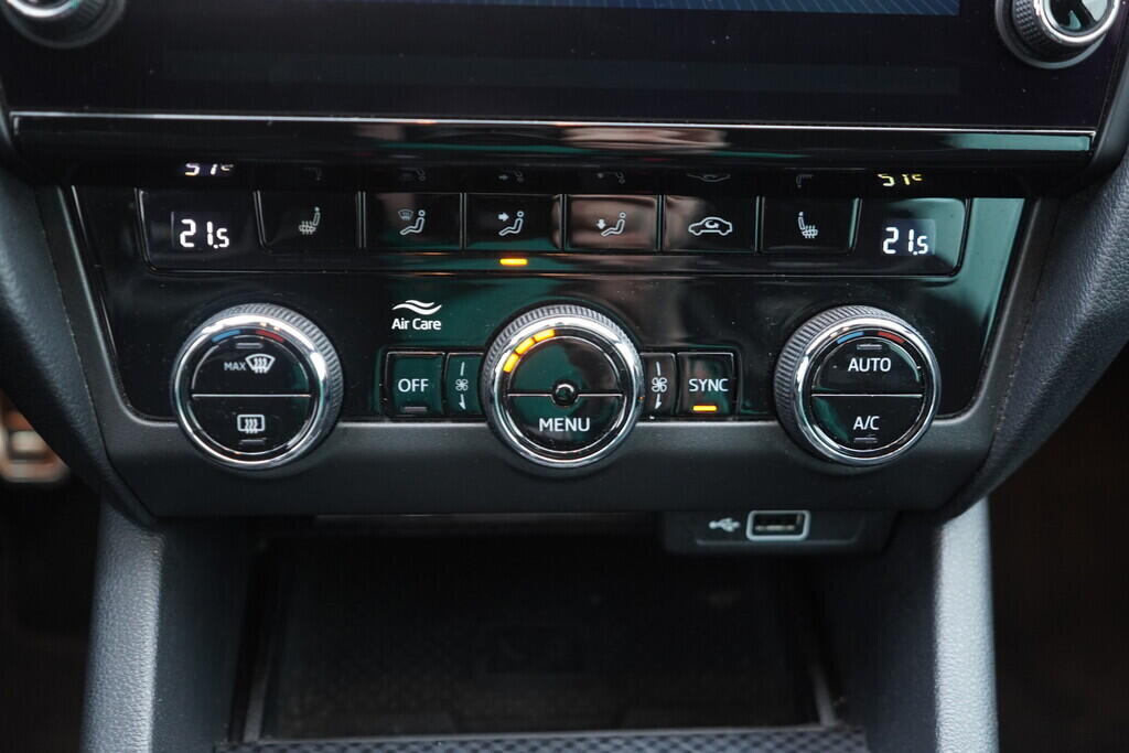 OV190V09766_32.webp_OCTAVIA RS 2.0 TSI 169 kW manuál