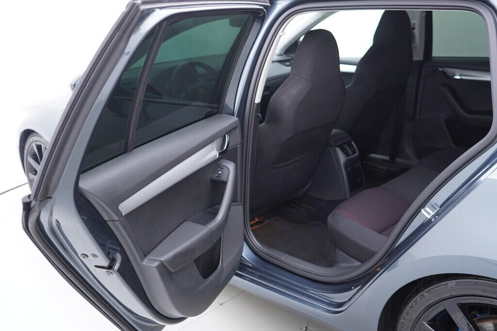 OV190V09771_35.webp_OCTAVIA Style Plus 2.0 TDI 135 kW automat
