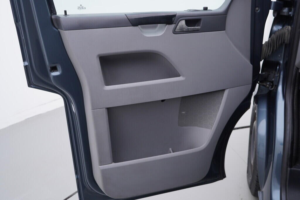 OV190V09772_19.webp_TRANSPORTER KOMBI  2.5 TDI 96 kW manuál