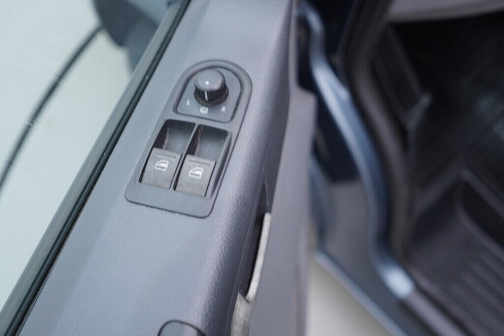 OV190V09772_20.webp_TRANSPORTER KOMBI  2.5 TDI 96 kW manuál