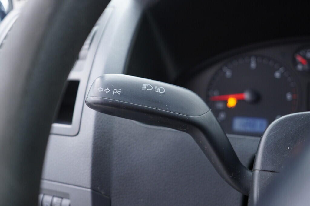 OV190V09772_23.webp_TRANSPORTER KOMBI  2.5 TDI 96 kW manuál