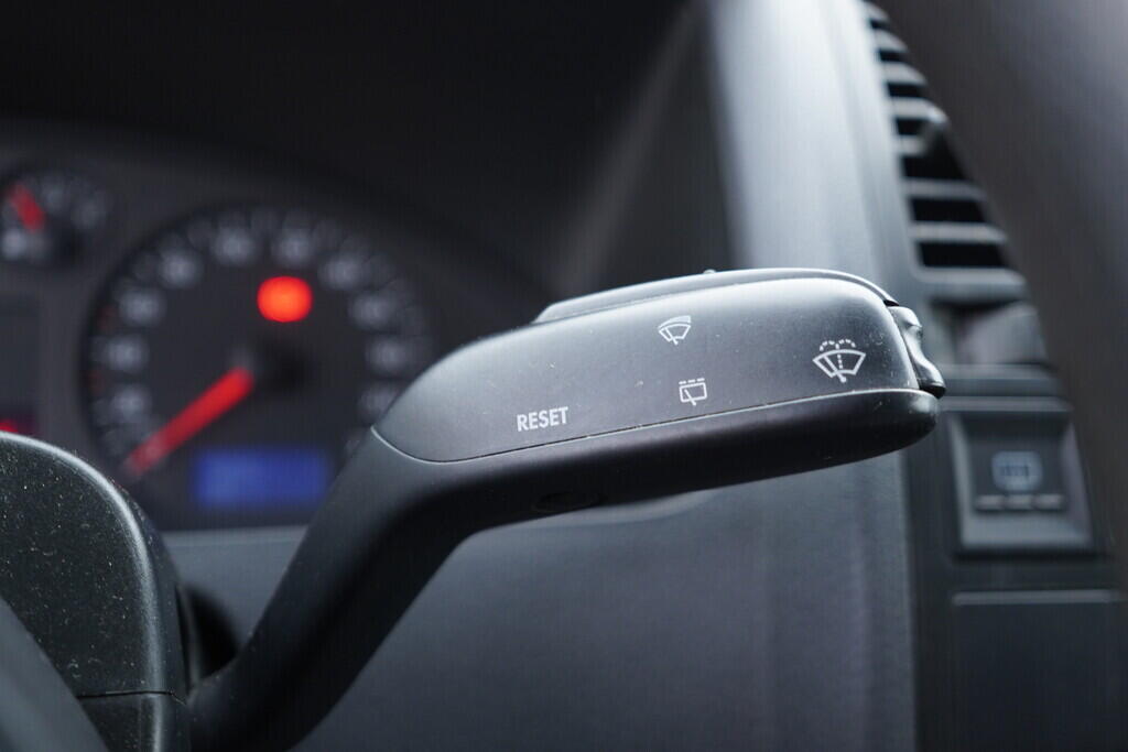 OV190V09772_24.webp_TRANSPORTER KOMBI  2.5 TDI 96 kW manuál