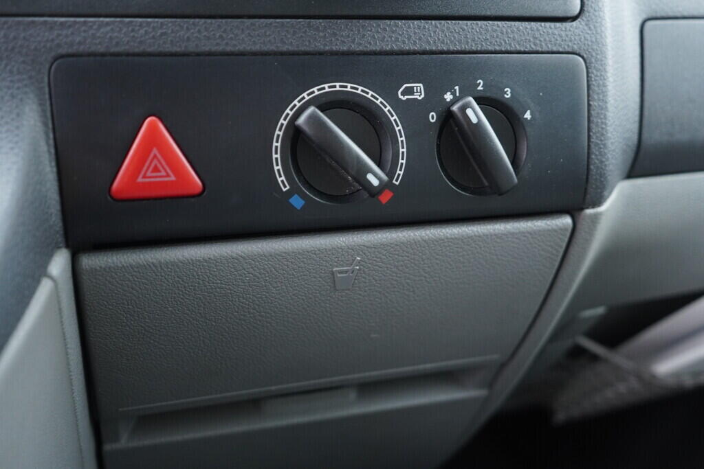 OV190V09772_28.webp_TRANSPORTER KOMBI  2.5 TDI 96 kW manuál