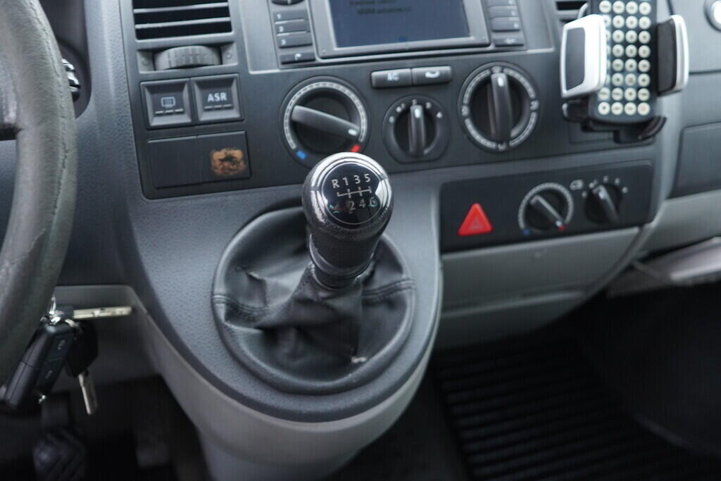 OV190V09772_29.webp_TRANSPORTER KOMBI  2.5 TDI 96 kW manuál